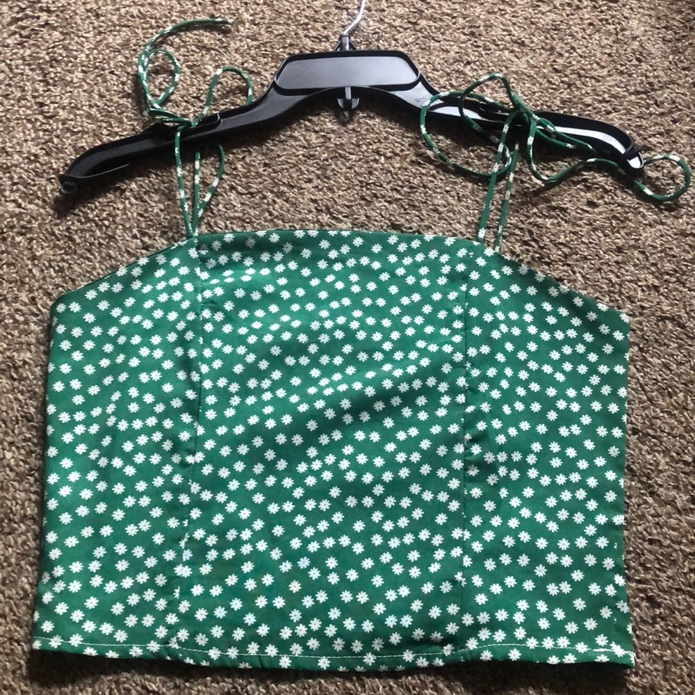 Shoulder tie top